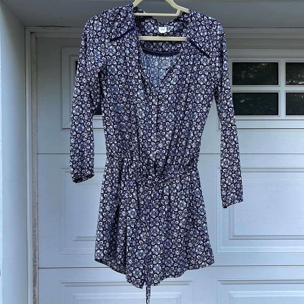 Navy blue print Gap short Jumpsuit. Like new condition. Wore once. XS